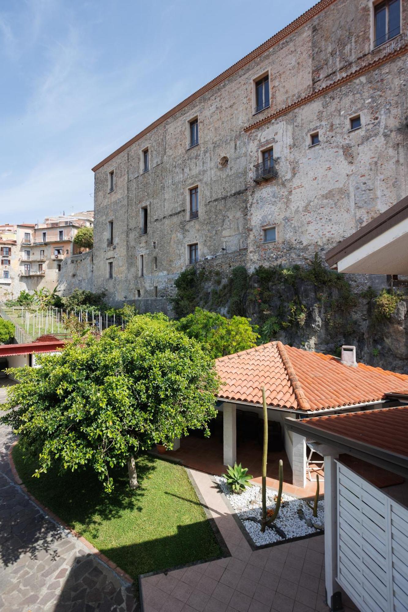 The Lemon Tree House Daire Scalea Dış mekan fotoğraf